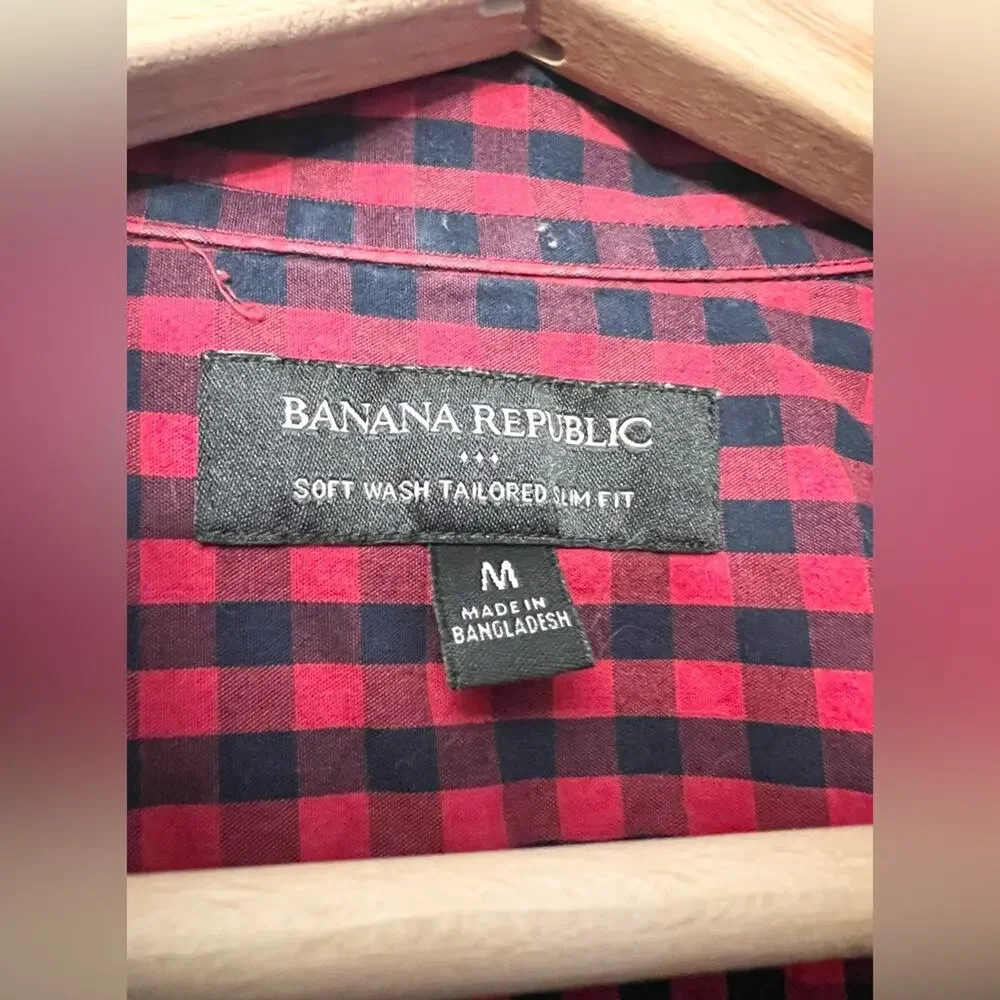 Banana republic red and black buffalo checkered button up casual mens shirt